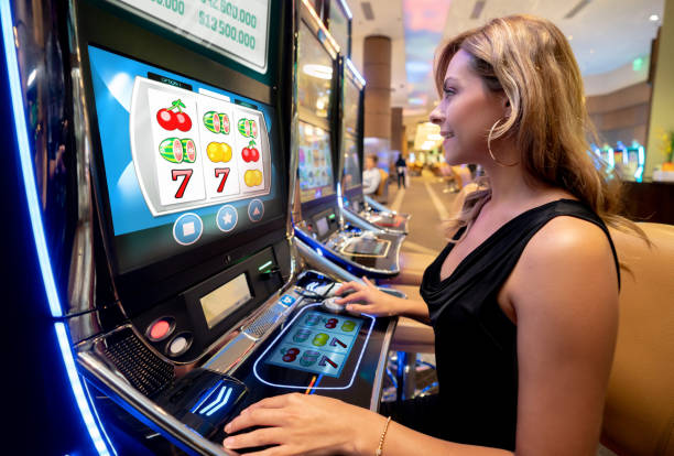 direktur casino interface showing live-dealer tables and payment method selection for Honor of Kings player community